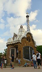 Pförtnerhäuschen mit Turm im Park Güell