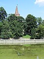 Polski: Wieża Piastowska Deutsch: Piastenturm mit Schlossteich