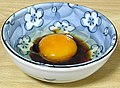 Pour out the soy sauce into Kobachi. 醤油をかける。