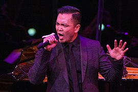 Jose Llana at Lincoln Center's "American Songbook" (46912450542).jpg