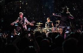 U2 in Milan (43573921050).jpg