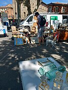 Brocante dominicale à Carpentras.jpg