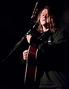 Lewis Capaldi 01 05 2018 -2 (25671474478).jpg