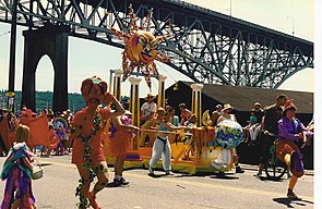 English: Aurora Bridge during 1992 Fremont Solstice Parade