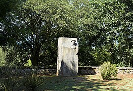 Monumento a Jose Miguel de Barandiarán.jpg