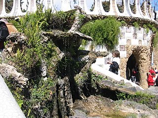 Main entrance's fountain Fuente en la entrada principal