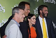 Fox with Brad Fuller, Will Arnett and Andrew Form at the Teenage Mutant Ninja Turtles premiere in Sydney (2014)