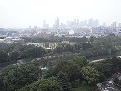 [East ] Otani-1.jpg Akasaka Palace, and a far view of Shinjuku skyscrapers and NTT DOCOMO Yoyogi, etc.