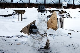 Snowman or maybe Snoworker (4316546630).jpg