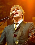 Neil Finn 143 (4966722354).jpg