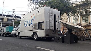 GMA News satellite truck (Mendiola, Manila)(2018-02-23) 1.jpg