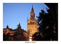 Español: La Giralda de noche Français : La Giralda de nuit English: The Giralda by night