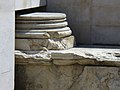 Nimes-Römischer Podiumstempel-Der Tempel war ursprünglich Kaiser Augustus, dann den Enkeln Gajus und schließlich Lucius Cäsar geweiht.