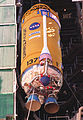 Centaur-2A second stage of an Atlas IIA is lifted at pad 36-A, CCAFS