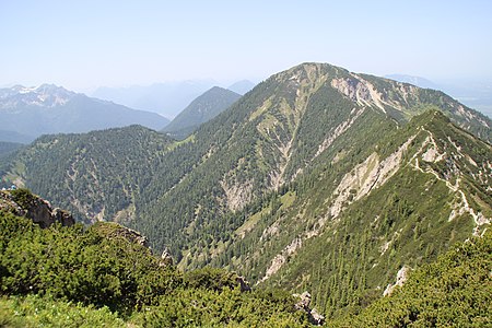 Blick vom Herzogstand auf den Heimgarten, Hirschberg und Estergebirge.