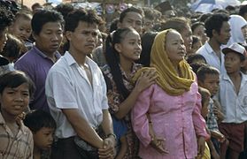 COLLECTIE TROPENMUSEUM Publiek bij de optocht door de straten van Semarang aan de vooravond van de vastenmaand Ramadan TMnr 20018373.jpg