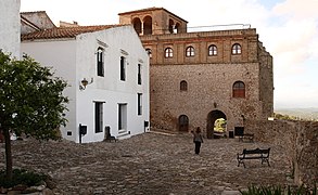 Castellar de la Frontera, palacio en el conjunto histórico.jpg