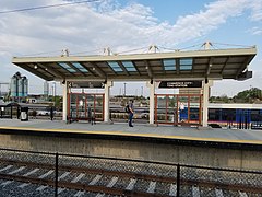 Commerce City - 72nd station, NB shelter 2020-09-21.jpg