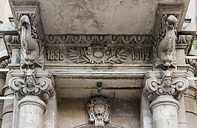 Facade detail of Building on Said Rustamov Street 3 in Baku Photograph: Sefer azeri Licencija: CC-BY-SA-4.0