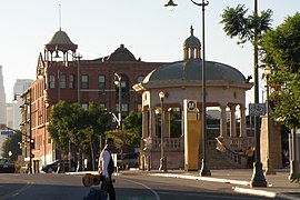 Crossing 1st St. (15569188450) (cropped).jpg