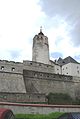 Burg Forchtenstein (zur Festung ausgebaute Burg), runder Bergfried (15.Jh.) 50m hoch mit einem original oder nachträglich in Hauptangriffsrichtung (Westen) angebautem Prallkeil, Österreich