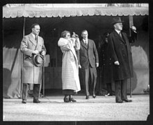 Pres. and Mrs. Wilson viewing the eclipse LCCN2002723156.jpg