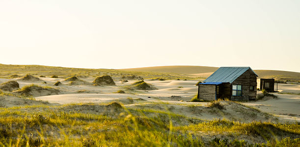 Ranch in the dunes in the north of Cabo Polonio, in Rocha, Uruguay. By Robedu, CC-BY-SA-3.0-UY