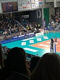 Thumbnail for File:Łukasz Kaczmarek przed wykonywaniem zagrywki w meczu ze Ślepskiem Malow Suwałki w 13. kolejce ((PlusLiga (20232024))), 22.12.2023.jpg