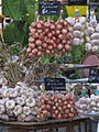 Echalote et ail sur le marché de Crozon