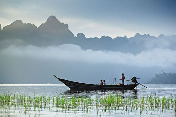 The lake of Ratchaprapha (Chiao Lan) Dam, Khao Sok National Park © KOSIN SUKHUM