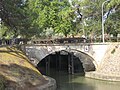 Canal du Midi: l'Ouvrage du Libron permettant au Canal du Midi de passer un cours d'eau.