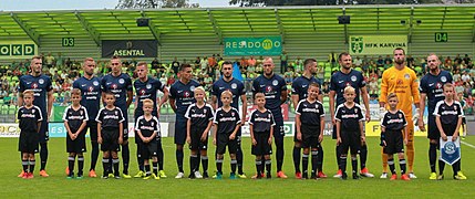 Nástup hráčů 1. FC Slovácko před zápasem s MFK Karviná 2. září 2018.jpg