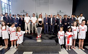 15.05.29-Recepción Sevilla FC-2 (18055050299).jpg