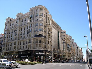 Nº 23. Edificio de viviendas construido entre 1918-1922 / Built between 1918-1922 for housing