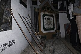 Grave of the slave facilitator Chief Sunbu Mobee. Badagry.jpg