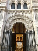 Central portal of the crypt.