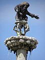 Saint-Jean-du-Doigt : fontaine monumentale (1691), détail 1