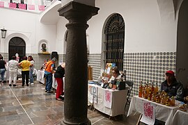 Feria de productos locales en el edificio municipal de PRI en Puebla 06.jpg