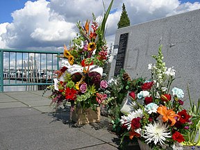 A funeral bouquet at the Fishermen's Memorial, Ballard/Interbay