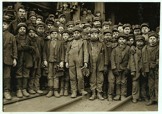 "Breaker_boys_working_in_Ewen_Breaker_of_Pennsylvania_Coal_Co._For_some_of_their_names_see_labels_1927_to_1930._LOC_cph.3a15216.jpg" by User:Fæ