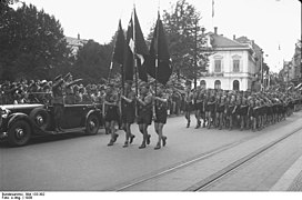 Bundesarchiv Bild 133-302, Worms, Aufmarsch der Hitlerjugend.jpg