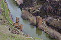 English: West view of the bridge. Français : Le pont depuis l'ouest.