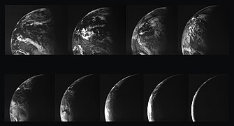 SMART-1’s view of a waning Earth ESA213471.jpg