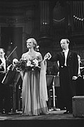 Uitreiking Edisons in Grand Gala Du Disque . Schwartzkopf met Bernard Haitink, Bestanddeelnr 912-9840.jpg