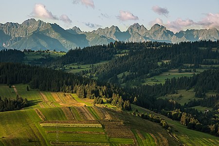 High Tatras as seen from the Polish Spisz, by user:Smiglyluk