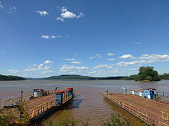 Balsas amarradas en Porto Mauá, Rio Grande do Sul.JPG