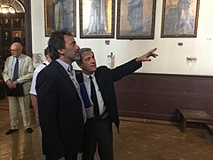 Mauricio Valiente visita la exposición sobre Rafael María de Labra en el Ateneo 01.jpg