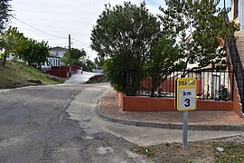 Valdefuentes de Sangusín - fito km 3 estrada DSA-247.jpg