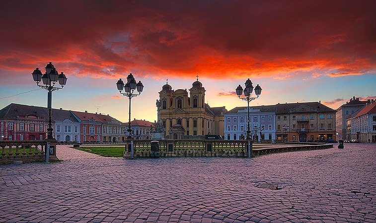 1: Timișoara - Union Square at sunrise Author: Antonius Plaian