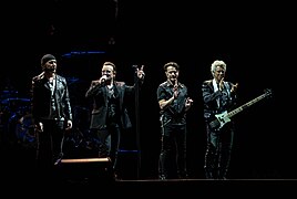 U2 in Melbourne (49094863741).jpg